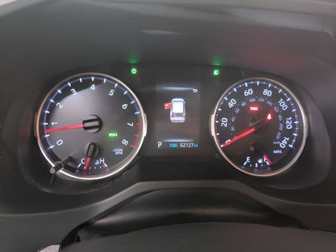 Used 2020 Toyota RAV4 XLE Premium image 10