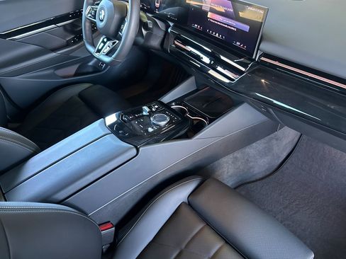 Used 2026 BMW 530i w/ M Sport Package RWD image 19