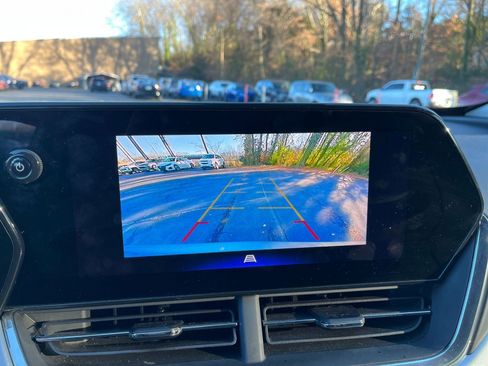 Used 2025 Chevrolet Trax LT w/ LT Convenience Package image 17