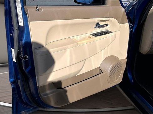 Used 2010 Jeep Liberty Sport image 18