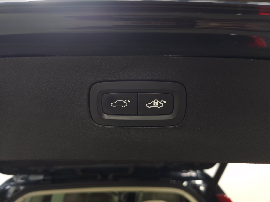 Certified 2024 Volvo XC90 B6 Plus w/ Protection Package Premier AWD/4WD image 10