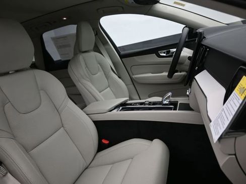 New 2026 Volvo XC60 B5 Ultra w/ Protection Package Premier image 36