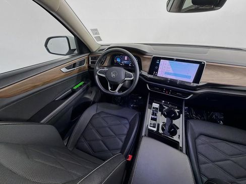 Used 2025 Volkswagen Atlas SE AWD/4WD image 11