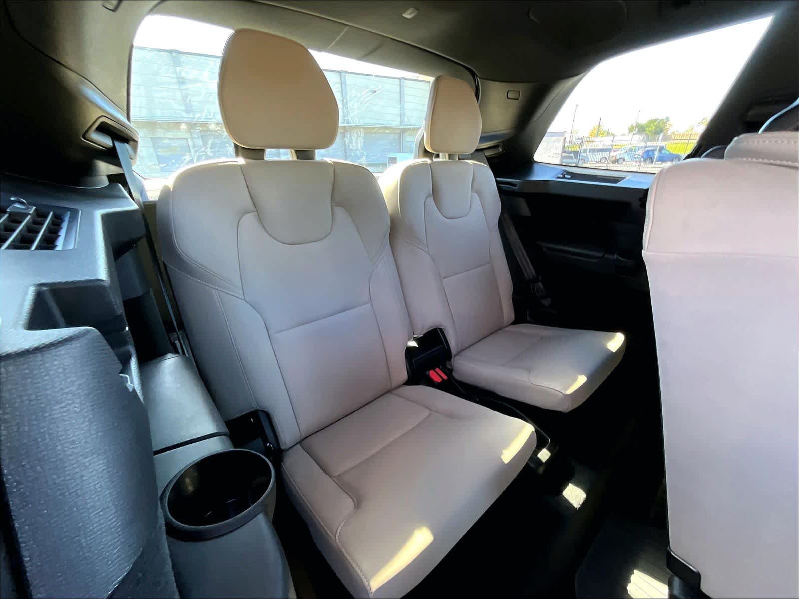 Used 2026 Volvo XC90 T8 Plus w/ Protection Package Premier AWD/4WD image 32