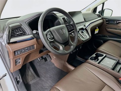 Certified 2026 Honda Odyssey Touring image 21