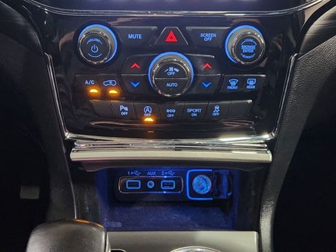 Used 2020 Jeep Grand Cherokee Altitude AWD/4WD image 32