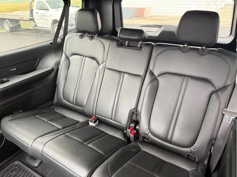 Used 2024 Jeep Wagoneer L Series II AWD/4WD image 16