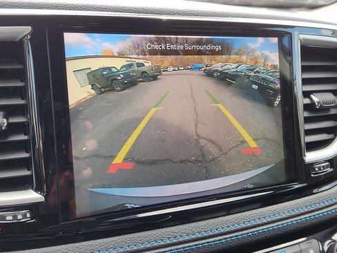 Certified 2021 Chrysler Pacifica Touring-L image 19