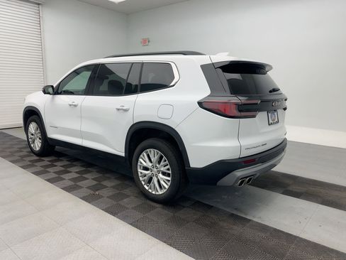 Used 2025 GMC Acadia Elevation w/ Elevation Premium Package image 3