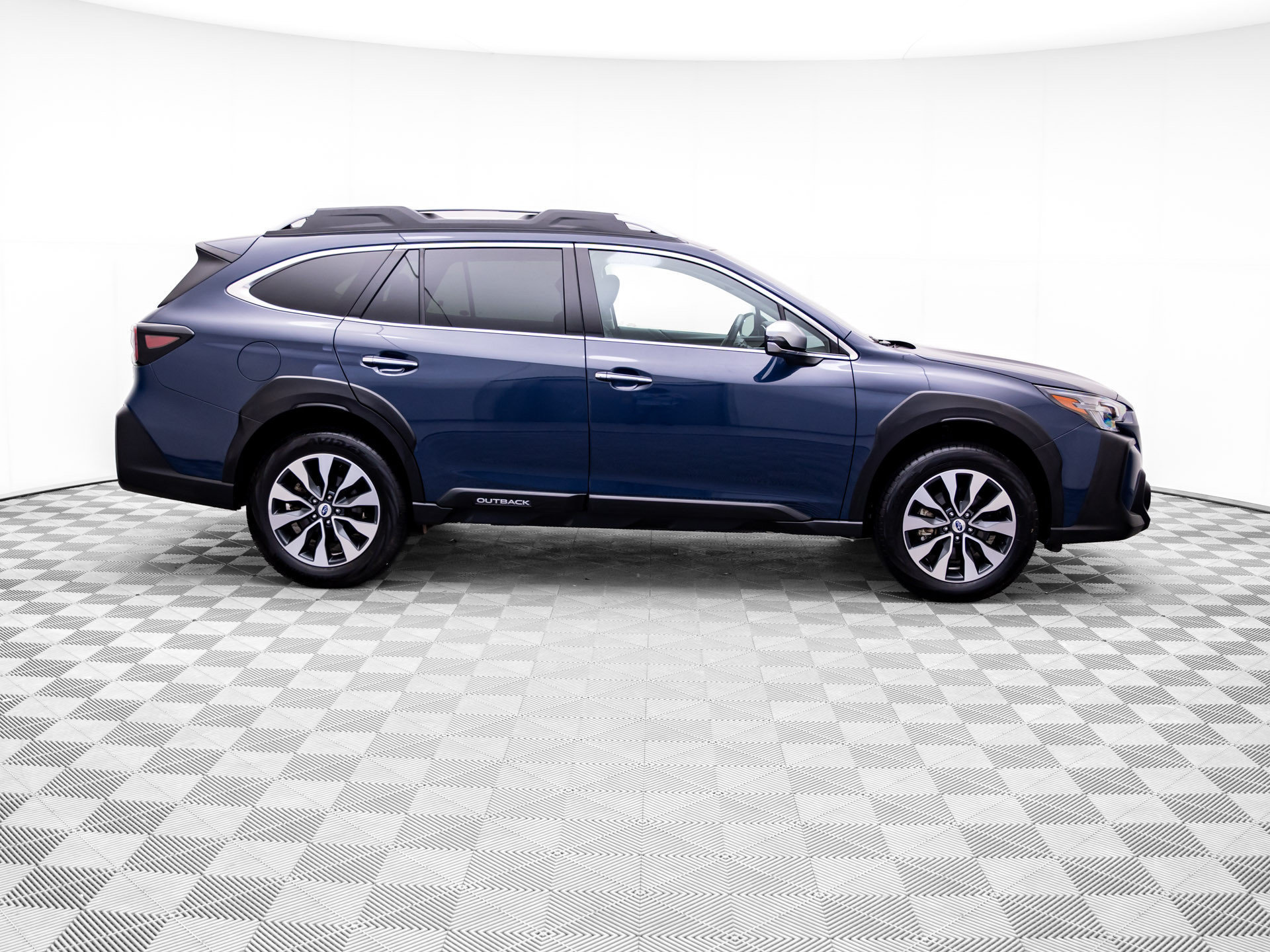 Used 2023 Subaru Outback Touring XT AWD/4WD image 7
