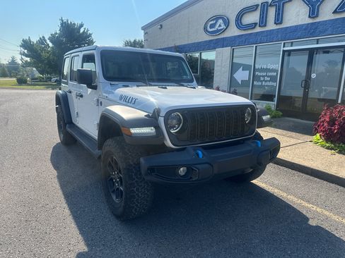 Used 2024 Jeep Wrangler Unlimited AWD/4WD image 2
