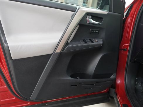 Used 2015 Toyota RAV4 Limited w/ Technology Package AWD/4WD image 19
