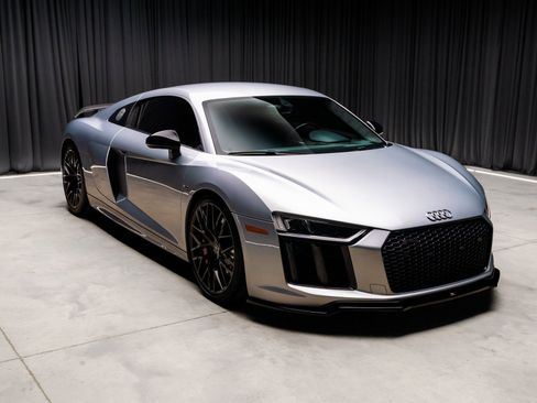 Used 2018 Audi R8 V10 w/ Premium Package image 14