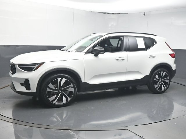 Used 2025 Volvo XC40 B5 Ultra AWD/4WD image 4