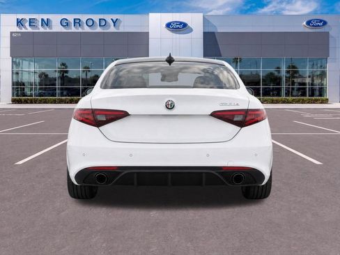 Used 2022 Alfa Romeo Giulia Ti RWD image 5