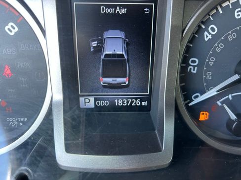 Used 2016 Toyota Tacoma Limited w/ Towing Package image 17