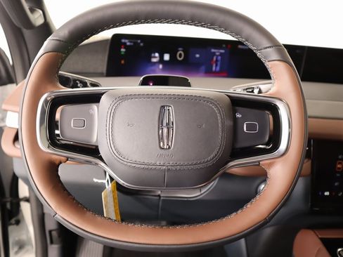 New 2025 Lincoln Navigator L Reserve image 3