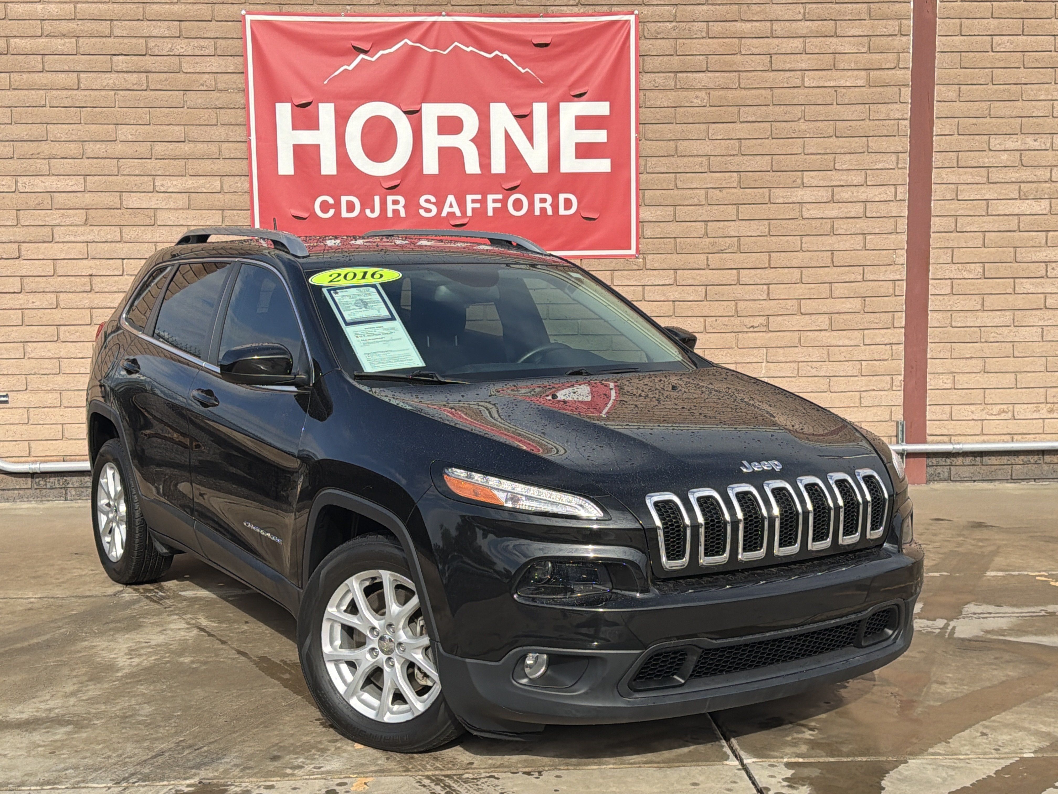 Used 2016 Jeep Cherokee Latitude FWD image 4