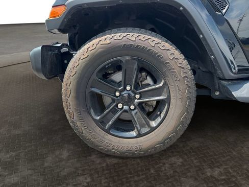 Used 2022 Jeep Wrangler Unlimited Sahara AWD/4WD image 5