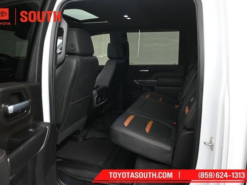 Used 2022 GMC Sierra 2500 AT4 w/ AT4 Premium Plus Package AWD/4WD image 10