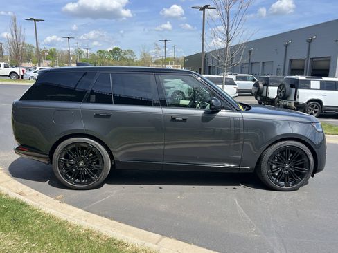 Used 2024 Land Rover Range Rover SE image 8