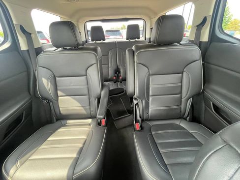 Used 2022 GMC Acadia Denali w/ Denali Ultimate Package FWD image 19