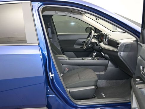 Certified 2025 Nissan Kicks S image 25