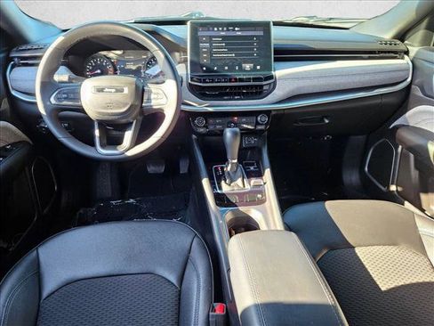 Used 2024 Jeep Compass Latitude AWD/4WD image 16