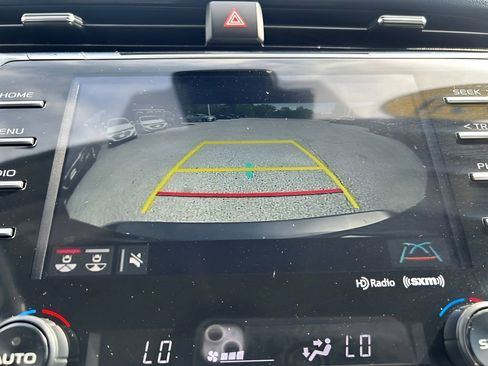 Used 2020 Toyota Camry XLE image 21