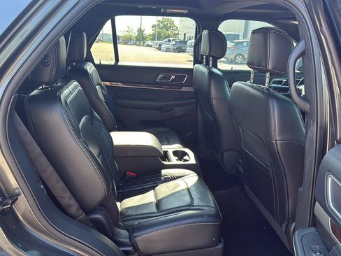 Used 2017 Ford Explorer Platinum AWD/4WD image 12
