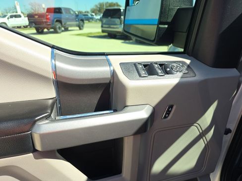 Used 2018 Ford F150 XLT w/ Equipment Group 302A Luxury image 15