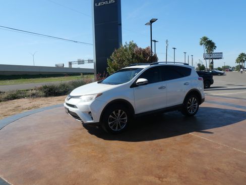 Used 2018 Toyota RAV4 Limited image 5