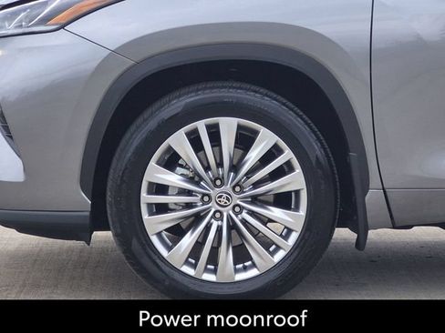 Certified 2026 Toyota Highlander Platinum AWD/4WD image 11