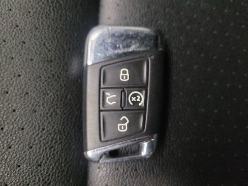 Used 2021 Volkswagen Atlas Cross Sport SE w/ Panoramic Sunroof Package FWD image 32