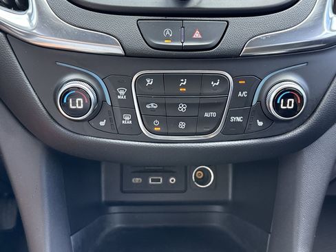 Used 2022 Chevrolet Equinox LT FWD image 26