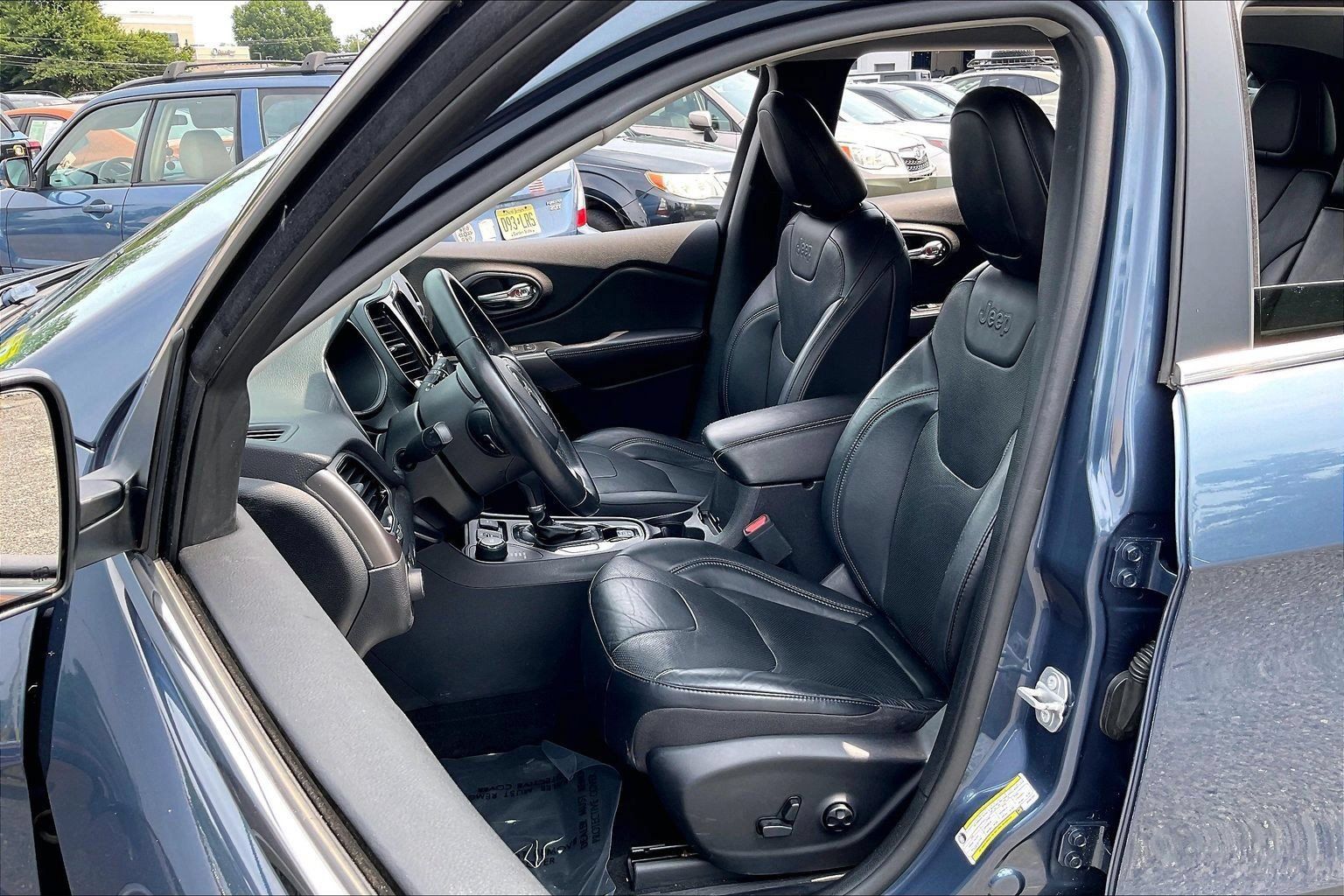 Used 2019 Jeep Cherokee Limited AWD/4WD image 8