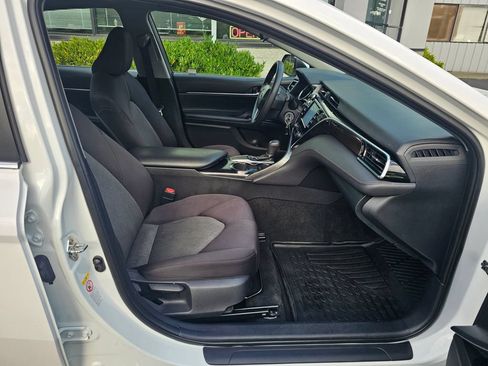 Used 2018 Toyota Camry LE FWD image 11