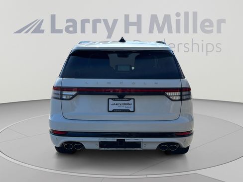 Used 2025 Lincoln Aviator AWD w/ Jet Appearance Package image 4