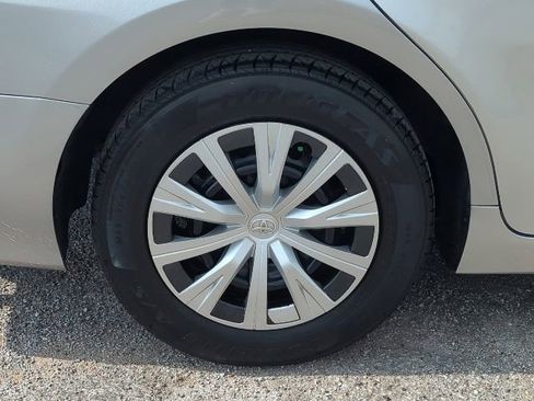 Used 2020 Toyota Camry L image 3