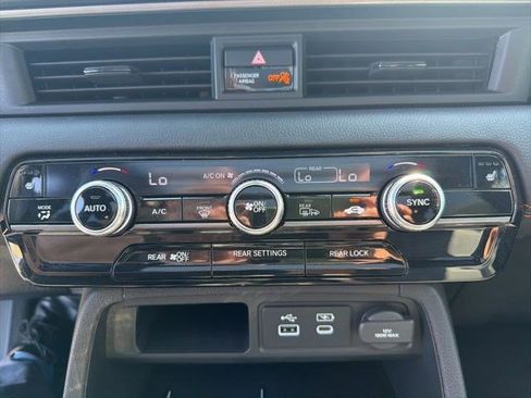 Used 2023 Honda Pilot TrailSport image 20
