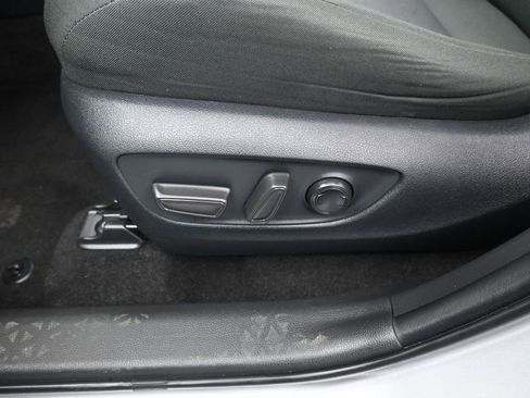 Used 2025 Toyota RAV4 XLE AWD/4WD image 22