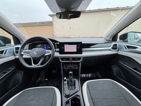 Used 2025 Volkswagen Taos SE image 33