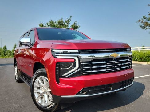 Used 2025 Chevrolet Tahoe Premier AWD/4WD image 13