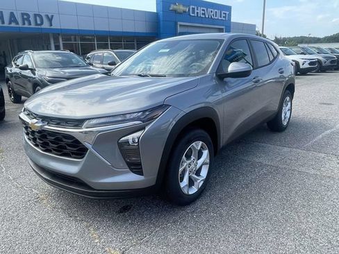 New 2026 Chevrolet Trax LS w/ LS Convenience Package FWD image 7