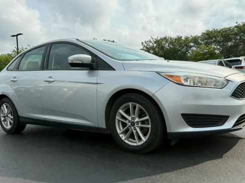 Used 2016 Ford Focus SE FWD image 3