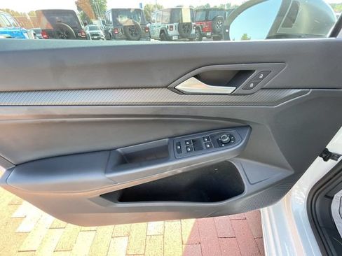 Used 2024 Volkswagen Golf R AWD/4WD image 10