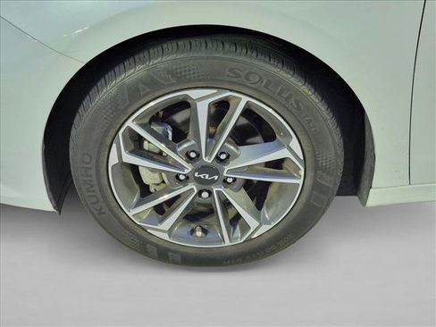 Used 2023 Kia Forte LXS w/ LXS Technology Package FWD image 5