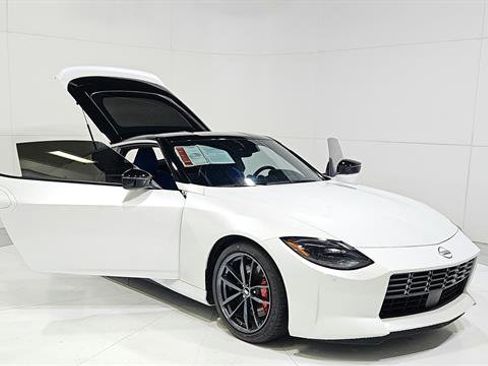 Certified 2024 Nissan Z Performance w/ Floor Mat Package RWD image 28