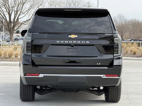 New 2026 Chevrolet Suburban LT image 5