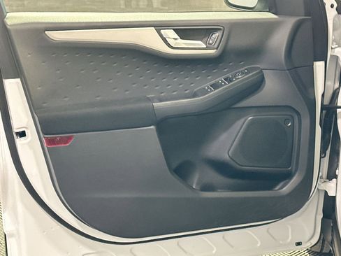 Used 2020 Ford Escape SE image 15